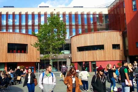на кампусе Anglia Ruskin University на кампусе Anglia Ruskin University